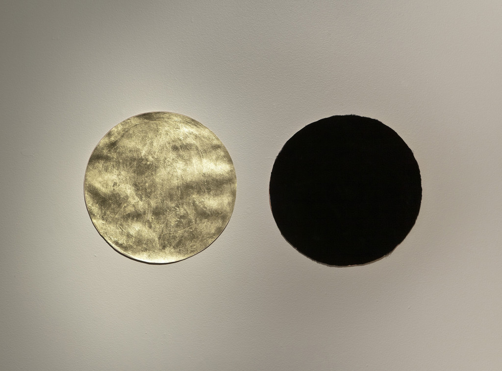 Jennifer Murphy, Gold and Black Circles. 2007. Clint Roenisch Gallery.